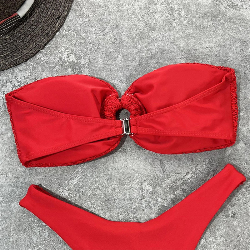 Biquíni Texturizado Sem Alça com Argola – Top Faixa e Calcinha Asa Delta